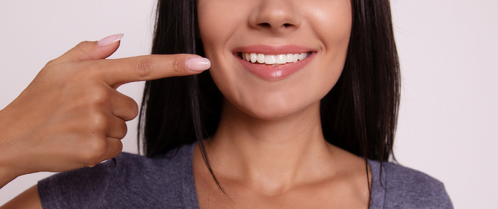 ¿Tienes manchas blancas en los dientes? Descubre cuáles son sus causas y tratamientos